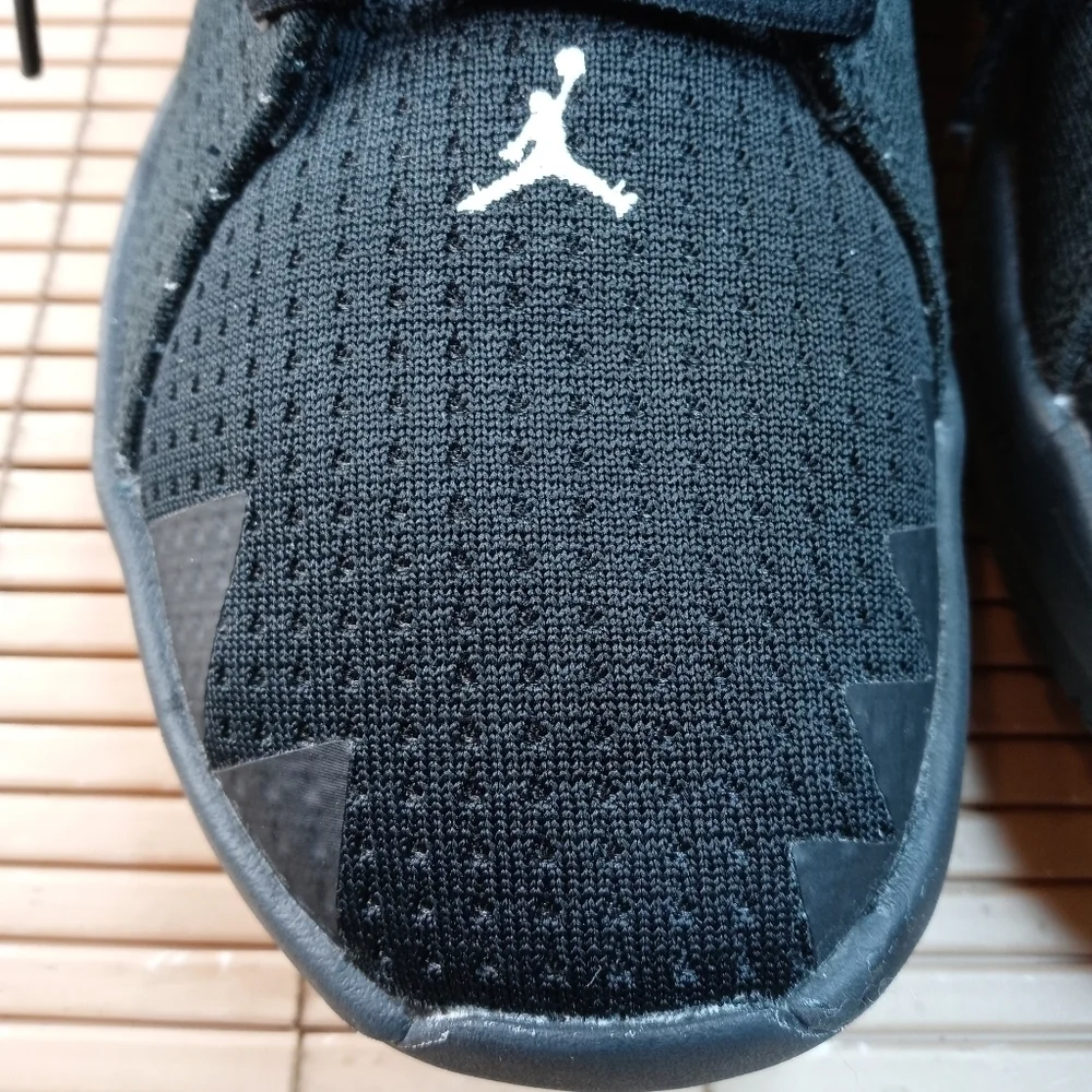 Nike Jordan Jumpman Team Diamond Low CL1207-010 black black men's sz 8. ZM.0023